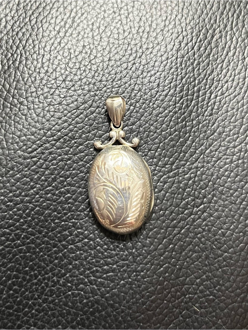 Vintage-Style Engraved Oval Locket Pendant in Sterling Silver